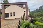 9 Bed House with En Suite in Nyari - 3