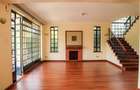 4 Bed Villa with En Suite in Redhill - 26