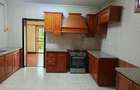 5 Bed Townhouse with En Suite in Lavington - 2