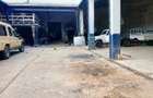30,000 ft² Warehouse with Parking in Industrial Area - 2