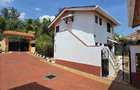 5 Bed House with En Suite at Off Un Avenue - 6