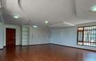 5 Bed Townhouse with En Suite in Runda - 11