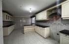 5 Bed Townhouse with En Suite in Spring Valley - 3