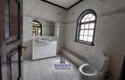 4 Bed Townhouse with En Suite at Riverside Dr - 17