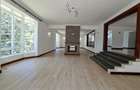 5 Bed House with En Suite in Rosslyn - 14