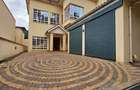 4 Bed Villa with En Suite in Kyuna - 1