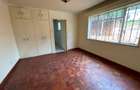6 Bed Villa with En Suite in Riverside - 13