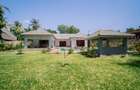 3 Bed Villa with En Suite at La-Marina - 14