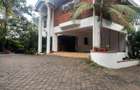 4 Bed Townhouse with En Suite in Brookside - 1