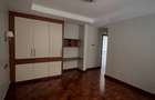 4 Bed Apartment with En Suite at Riverside Drive - 15