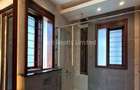 5 Bed House with En Suite in Runda - 10