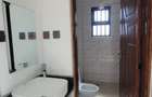 6 Bed House with En Suite in Membley - 14
