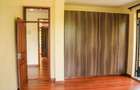 4 Bed Villa with En Suite in Redhill - 32