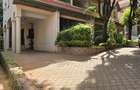 5 Bed House with En Suite in Lavington - 20