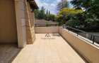 5 Bed House with En Suite in Lavington - 1