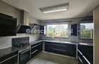 3 Bed Apartment with En Suite in Riverside - 6