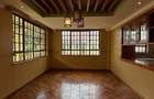 6 Bed Townhouse with En Suite at Othaya Road - 2