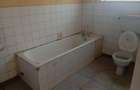 5 Bed House with En Suite at Mountain View - 7