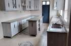 6 Bed House with En Suite at Garden Estate - 10