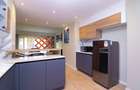 Serviced 2 Bed Apartment with En Suite at Riverside - 5