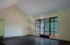 5 Bed Villa with En Suite in Rosslyn - 5