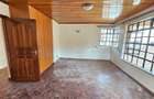 5 Bed House with En Suite in Lavington - 15