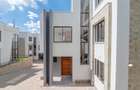 5 Bed Townhouse with En Suite in Lavington - 2