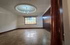 4 Bed House with En Suite in Lavington - 2