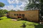 9 Bed House with En Suite in Lavington - 4