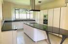 5 Bed Townhouse with En Suite at Lavington - 6