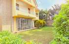 5 Bed Townhouse with En Suite at Lavington - 4