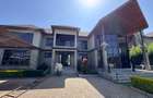 5 Bed Villa with En Suite in Runda - 1
