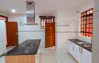 5 Bed Townhouse with En Suite at Lavington Road - 12