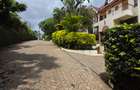 5 Bed Townhouse with En Suite at Lavington - 4