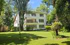 5 Bed House with En Suite at Un Crescent - 5