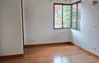 5 Bed Townhouse with En Suite at Off Convent Drive - 3