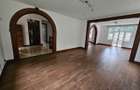 4 Bed House with En Suite in Rosslyn - 2