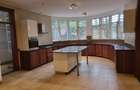 5 Bed Townhouse with En Suite in Rosslyn - 2