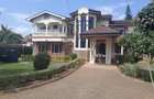 5 Bed House with En Suite in Runda - 1
