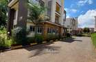 5 Bed House with En Suite in Lavington - 1