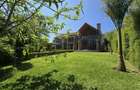 5 Bed House with En Suite in Runda - 1