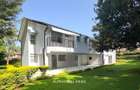 5 Bed House with Garden in Nyari - 1