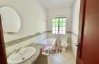 5 Bed Townhouse with En Suite in Rosslyn - 12