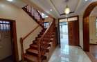 5 Bed Townhouse with En Suite at Lavington Rd - 5