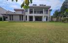 6 Bed Villa with En Suite in Lavington - 1