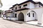 4 Bed Villa with En Suite at Riverside - 1