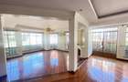 5 Bed Townhouse with En Suite in Lavington - 4