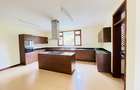 4 Bed Apartment with En Suite in Riverside - 10