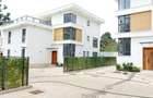 5 Bed Townhouse with En Suite in Lavington - 2