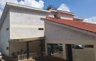 5 Bed House with Garden in Ridgeways - 8